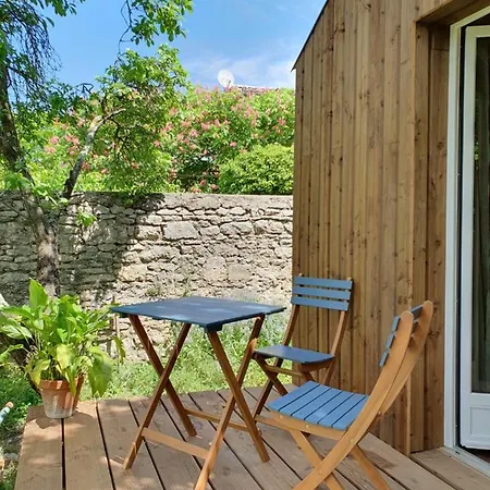 En Bois Independant Avec Terrasse Et Jardin *